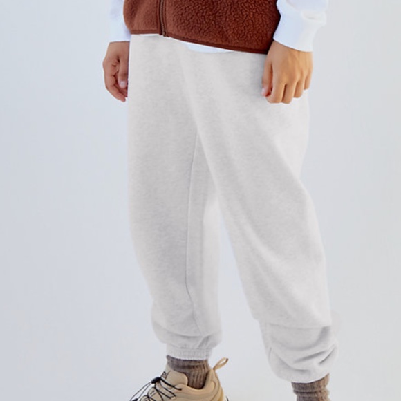 Aritzia Mega Sweatpant - Picture 1 of 5